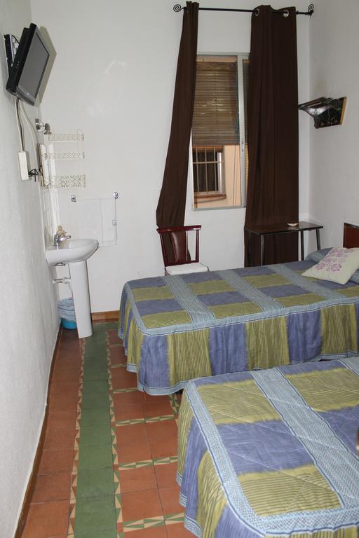 Hostal Xucar Madrid Room photo