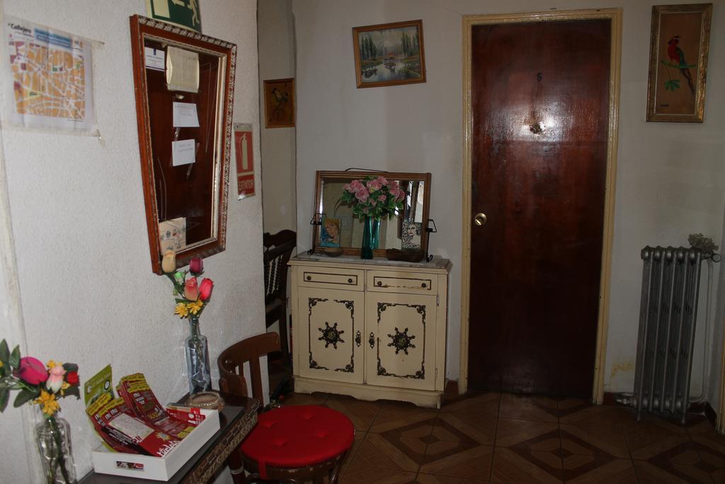 Hostal Xucar Madrid Exterior photo